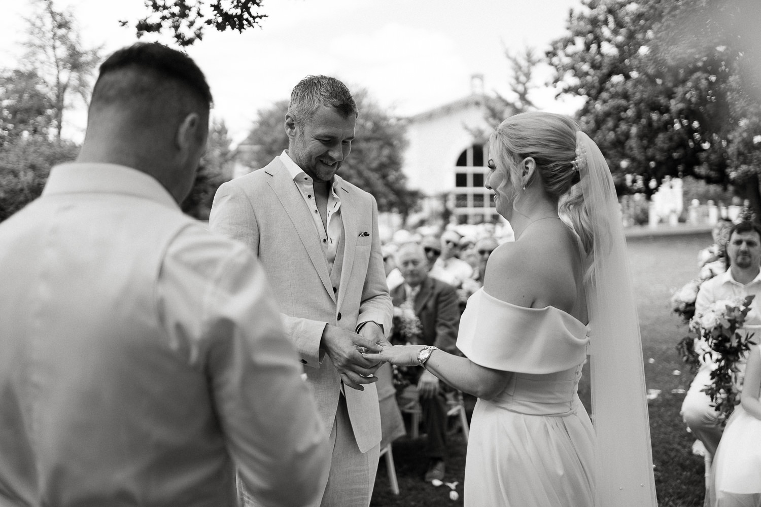 WEDDING PHOTOGRAPHY CHATEAU DE LA VALOUZE BORDEAUX FRANCE 006 WEDDING PHOTOGRAPHY CHATEAU DE LA VALOUZE BORDEAUX FRANCE 006